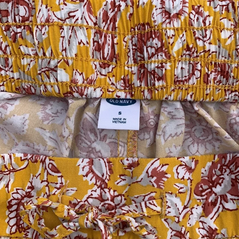 Old Navy Women’s‎ Shorts with pockets